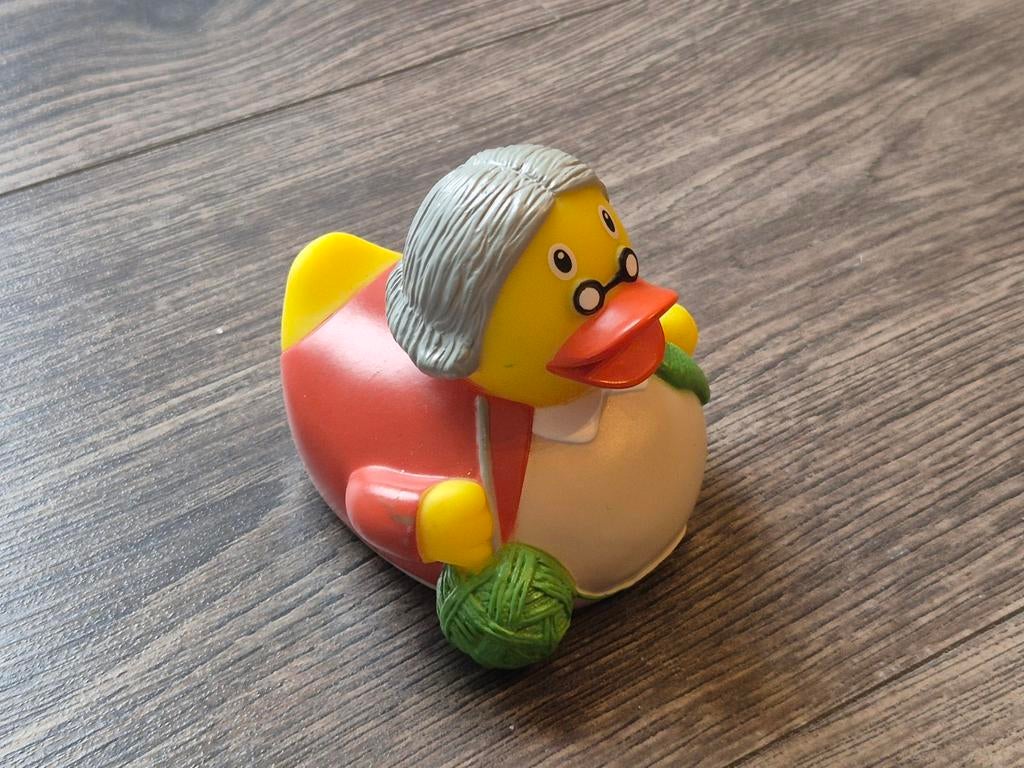 Oma eend, Ophalen, Hardplasticfiguren
