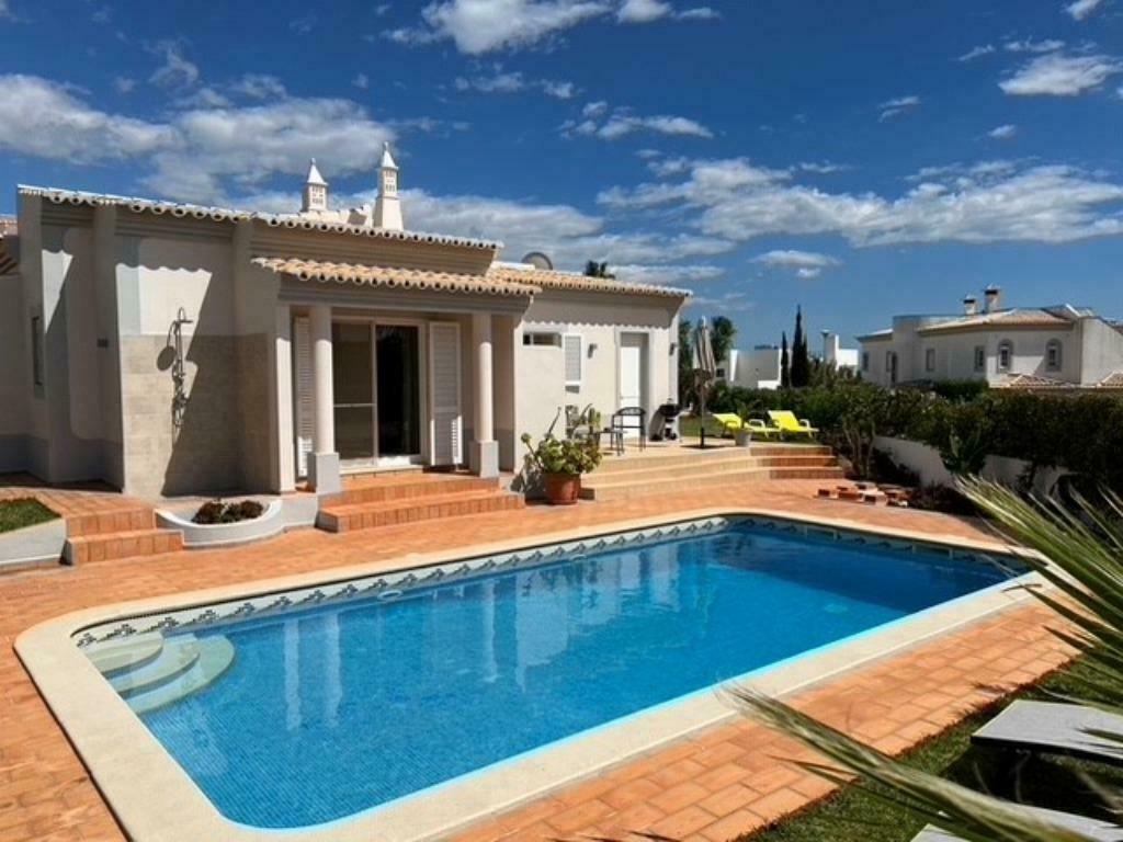 Bungalow Algarve met eigen zwembad., Dorp, 2 slaapkamers, Algarve, Open haard
