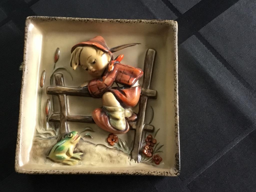 Vintage Goebel Wandtegel Jongen op Hek nr.126, Ophalen of Verzenden
