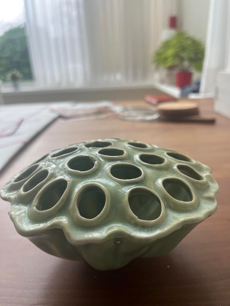 Groene keramische koraal vaas, Aardewerk of Porselein, Ophalen of Verzenden, Zo goed als nieuw, Minder dan 50 cm
