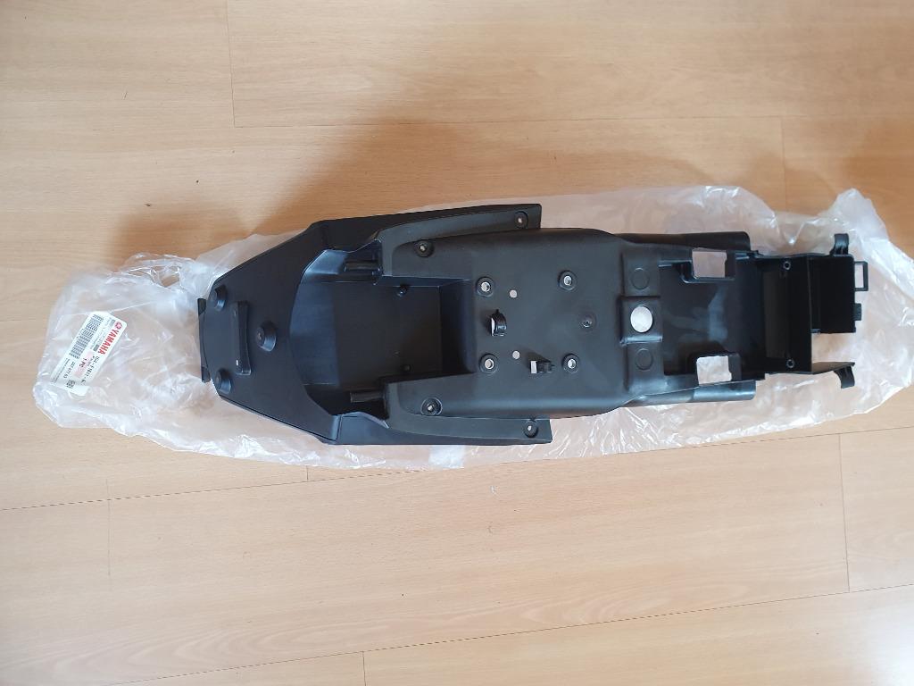 Nieuw Yamaha DT 50 Achterspatbord accubak underseat, Fietsen en Brommers, Brommeronderdelen | Algemeen, Ophalen of Verzenden, Nieuw