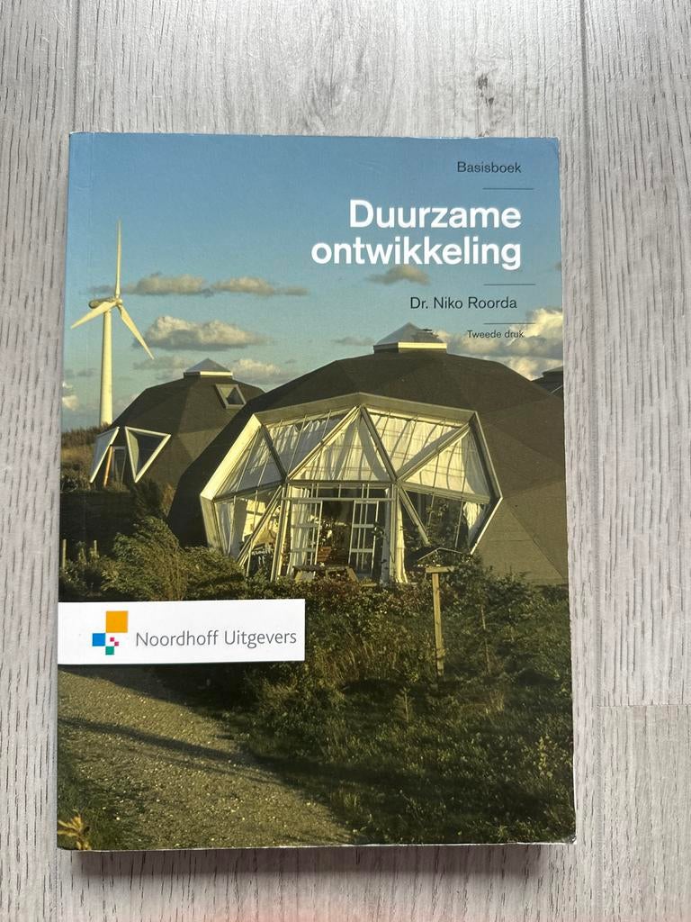 Duurzame Ontwikkeling - Dr. Niko Roorda - Studieboek, Ophalen of Verzenden, Gamma, Zo goed als nieuw, HBO