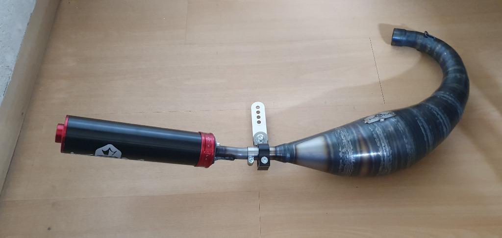 Nieuw! KRM uitlaat Minarelli AM6 onderlangs 70cc 80cc -100cc, KRM, Derbi, Nieuw, Uitlaat