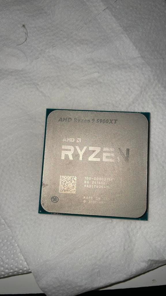 Amd ryzen 9 5900xt, Computers en Software, Processors, Ophalen of Verzenden, Zo goed als nieuw, 3 tot 4 Ghz