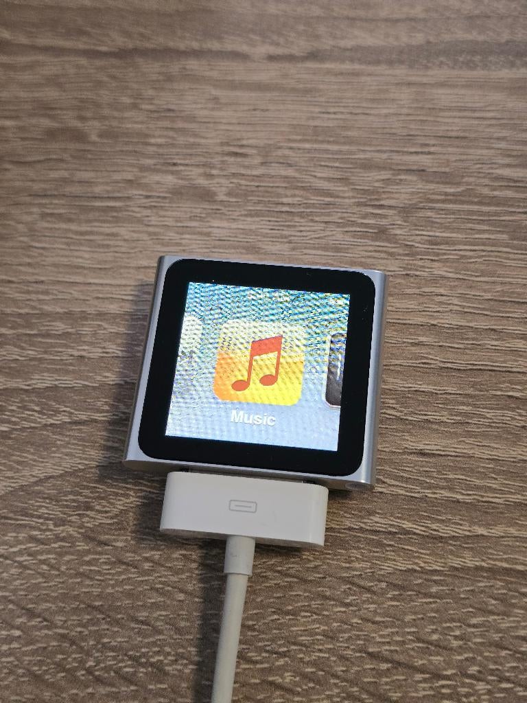 Apple iPod Nano 6th Gen model:A1366 MC525 8GB 604 songs, Ophalen, Gebruikt, Met radio, Nano