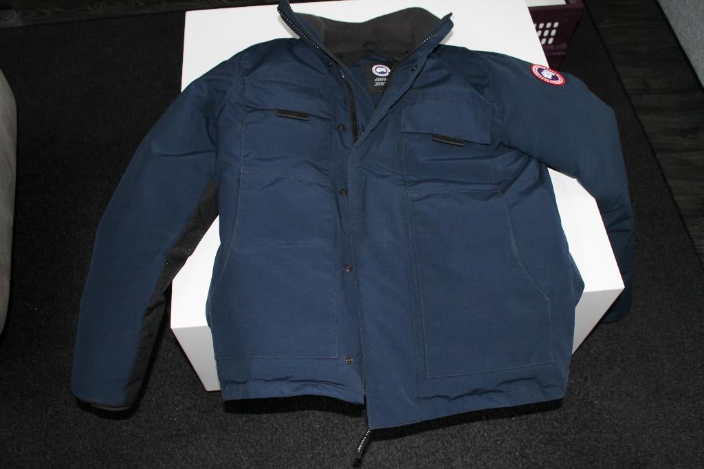 Canada Goose Forester Jacket – Blauw – M, Maat 48/50 (M), Canada Goose, Ophalen of Verzenden, Zo goed als nieuw
