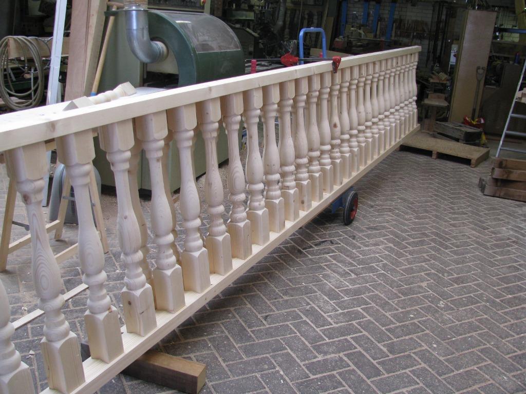 Foto 11 van Balkon,hekwerk,baluster,vide,veranda,hout,balustrade,leuning