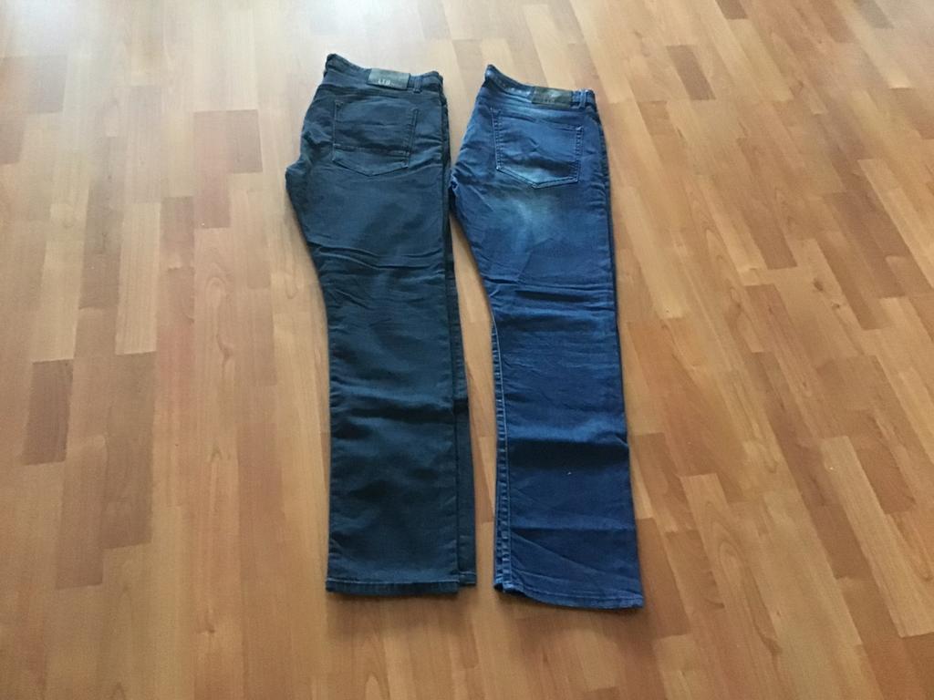 2 grote maat spijkerbroeken, Ophalen, Zo goed als nieuw, Blauw, W36 - W38 (confectie 52/54)