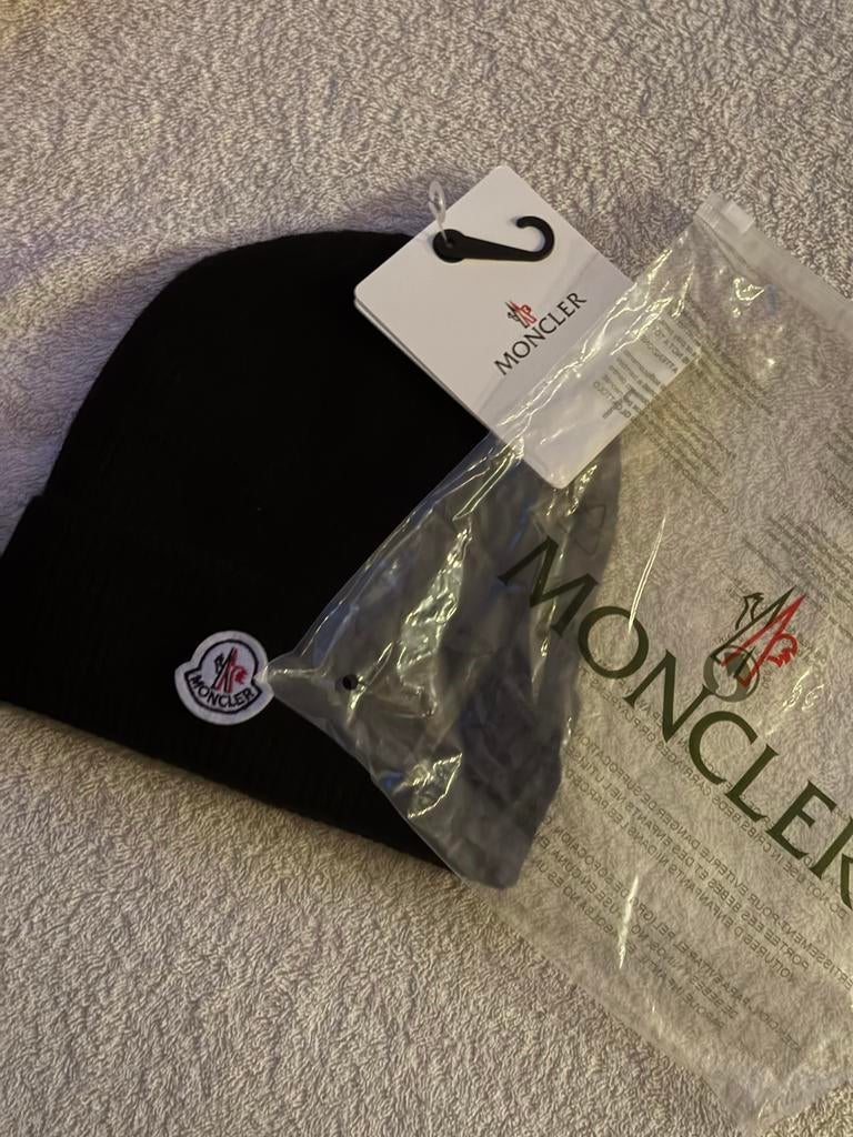 Moncler muts - Nieuwstaat, Ophalen of Verzenden, Nieuw, Overige maten, Muts