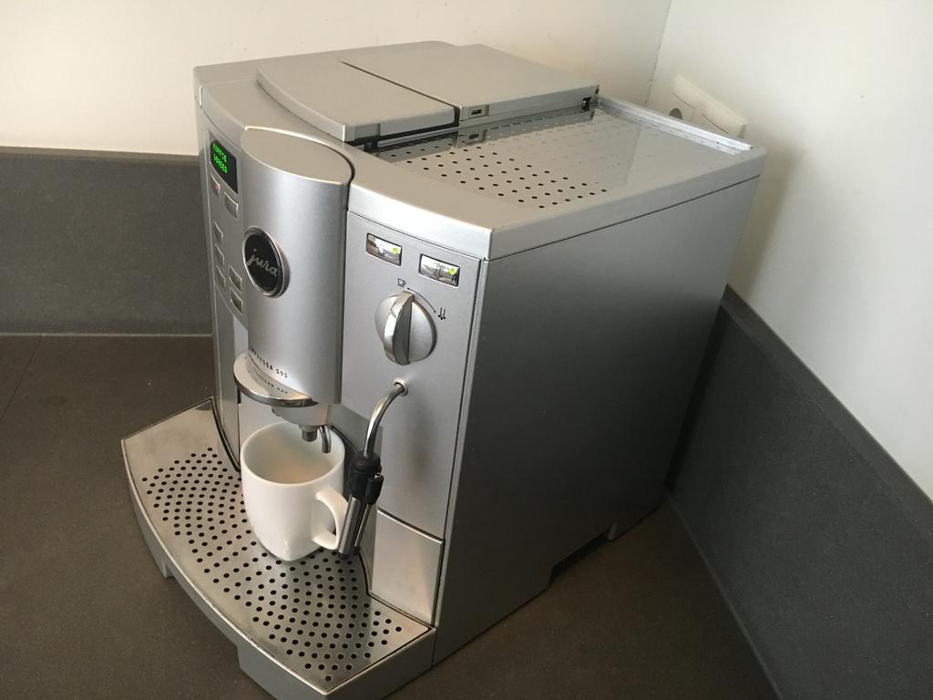 JURA S95 Espresso Machine - Klaargemaakt!, Witgoed en Apparatuur, Koffiezetapparaten, Afneembaar waterreservoir, Gebruikt, Espresso apparaat