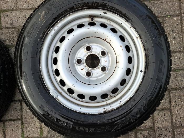 Velgen set + winterbanden van een Volkswagen Transporter, Gebruikt, -, Verzenden, -