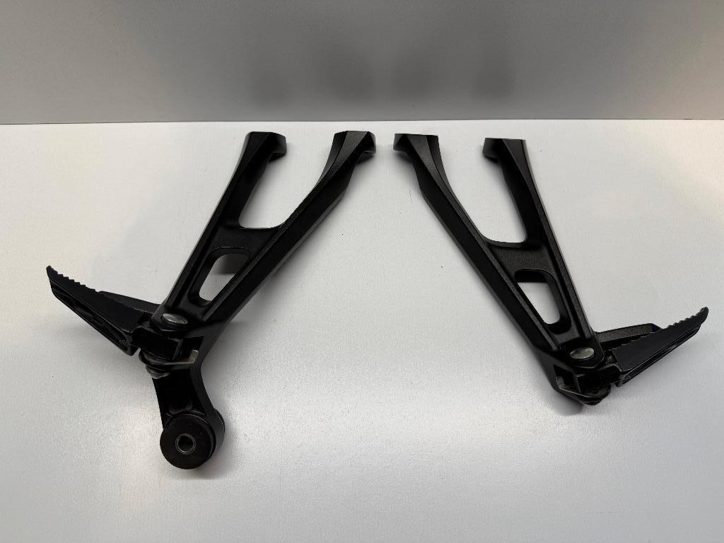 Suzuki GSXR 1000 2012 > 2016 Set Duo Passagier Voetsteunen, Motoren, Onderdelen | Suzuki, Lange Dreef 12, 4131 NH  Vianen, Gebruikt