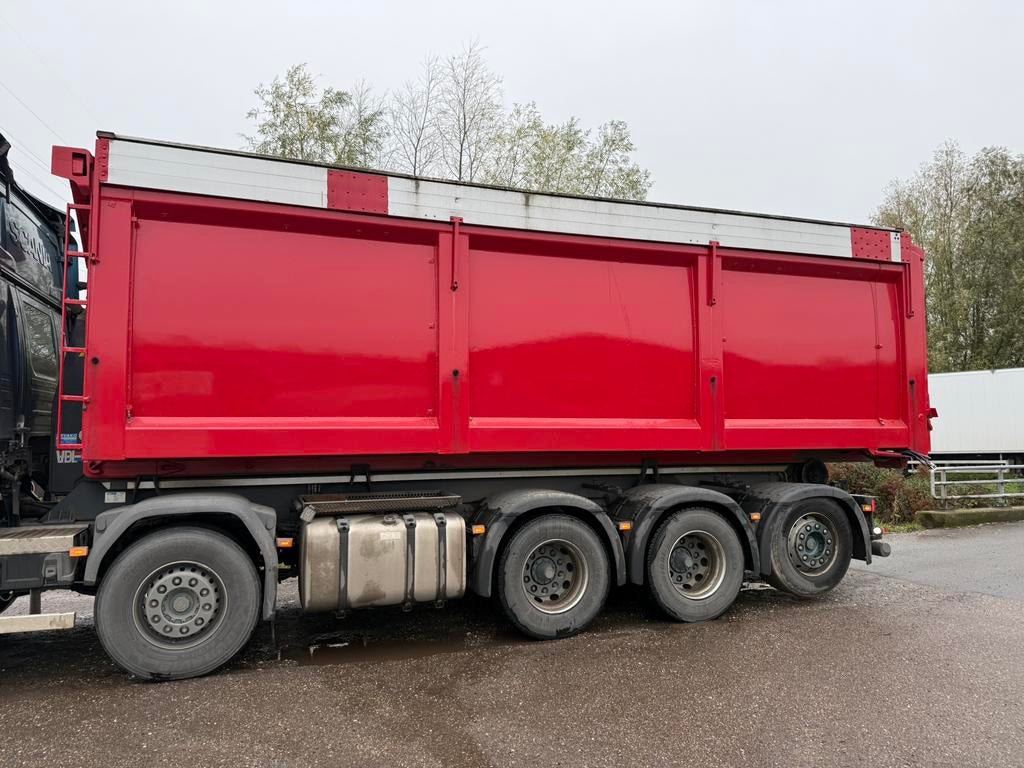 Vossebelt haakarm container met milieukleppen, Ophalen