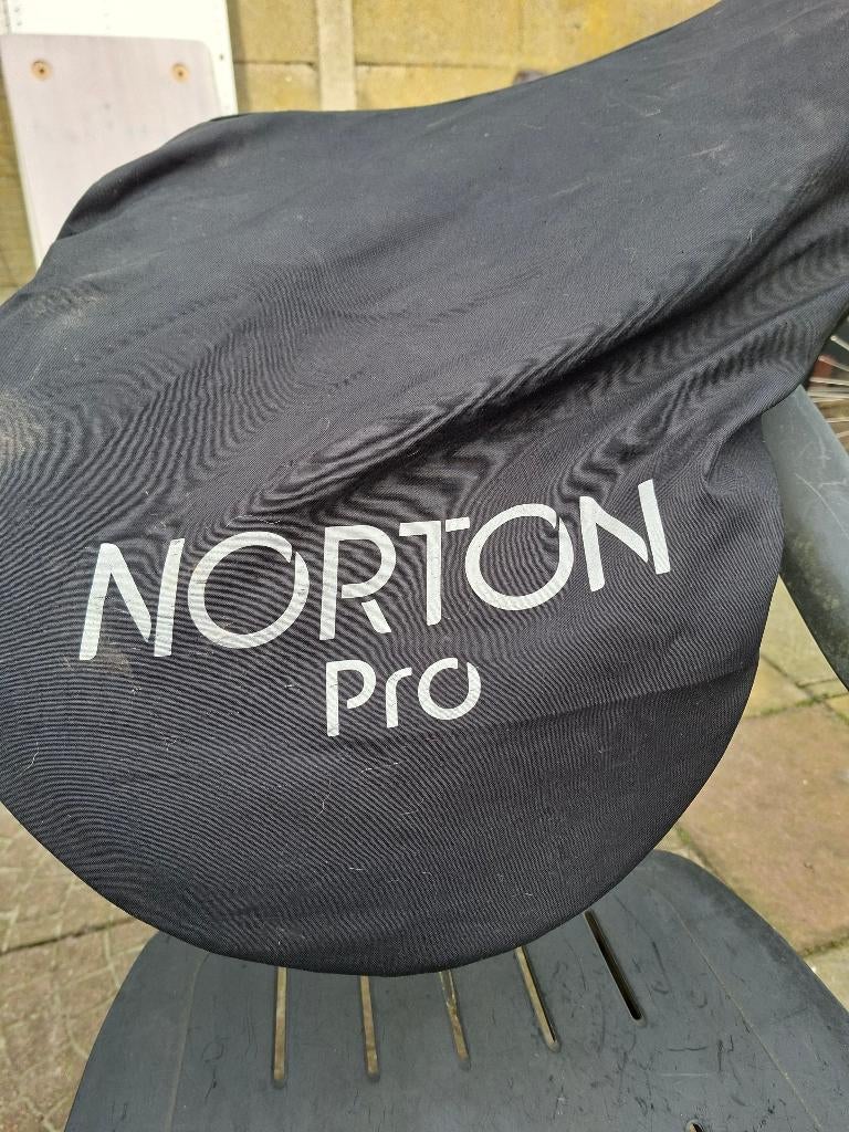 Mooi Norton Pro veelzijdigheidszadel, Dieren en Toebehoren, Ophalen of Verzenden, Zo goed als nieuw, Overige soorten