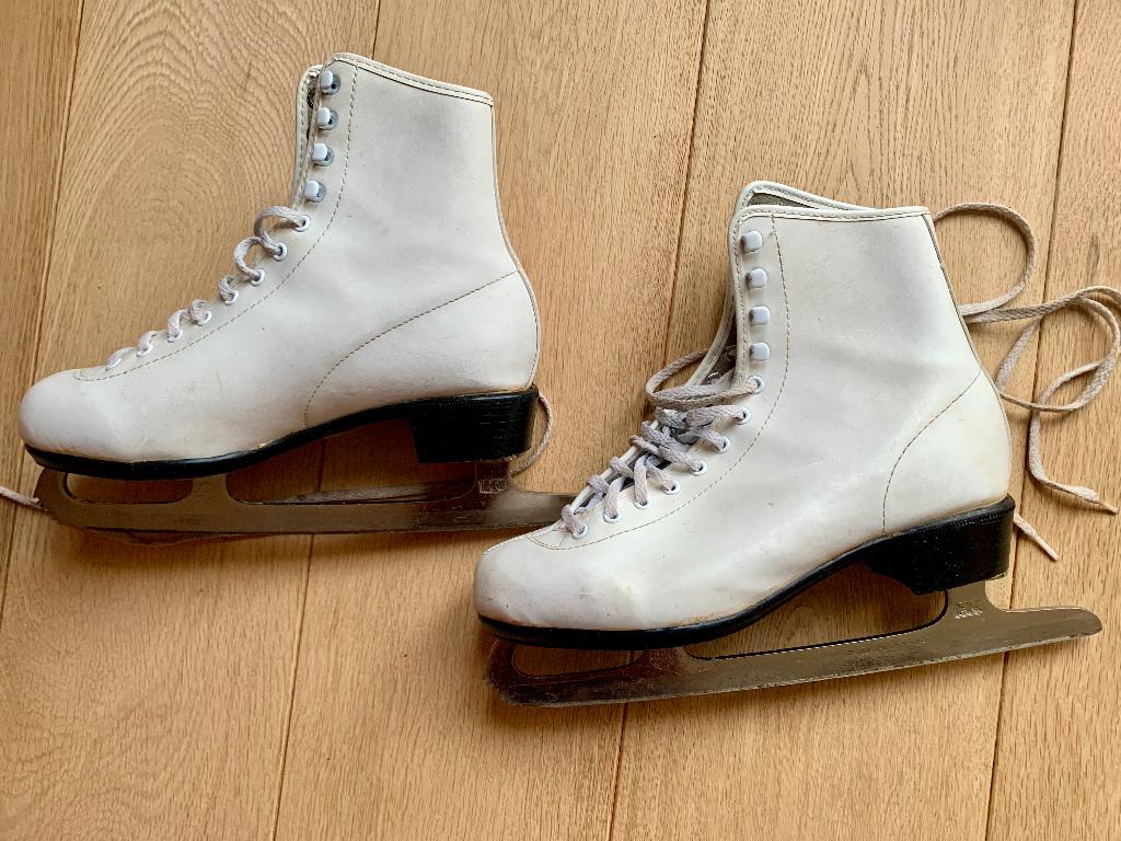 Kunstschaatsen maat 39, Acro, wit, Sport en Fitness, Schaatsen, Overige merken, Gebruikt, Ophalen of Verzenden, Kunstschaatsen