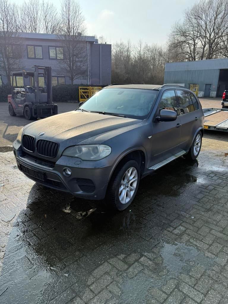 BMW X5 Xdrive 40D Aut8 2010 Zwart  UIT ELKAAR ZIE FOTO’S, Auto's, 2993 cc, Zwart, Leder, Diesel