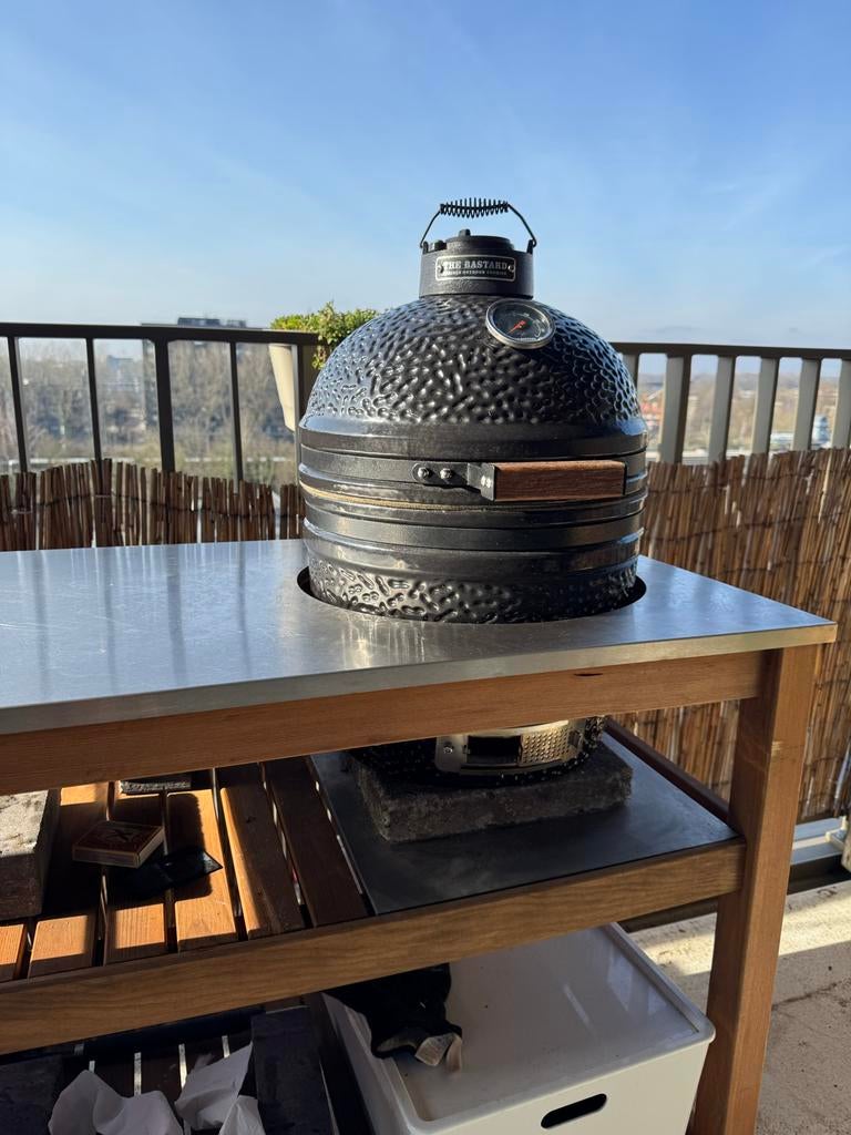 The Bastard compact Kamado Grill inclusief vele assecoires, Ophalen, Gebruikt