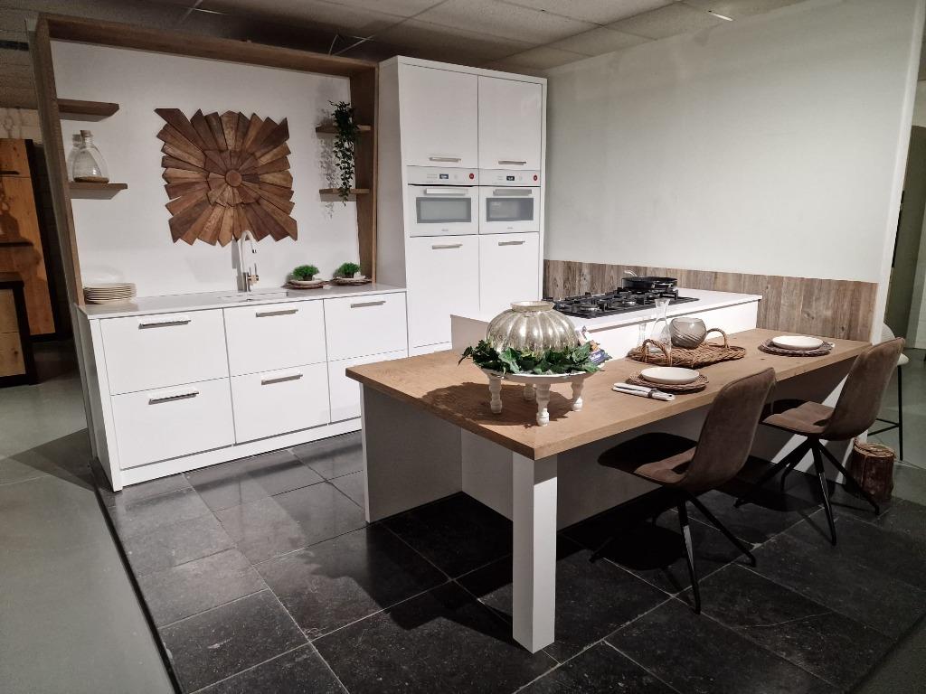 Showroomkeuken wit met eiken  incl Miele apparatuur, Ophalen, Wit, Nieuw, Enkelwandige keuken