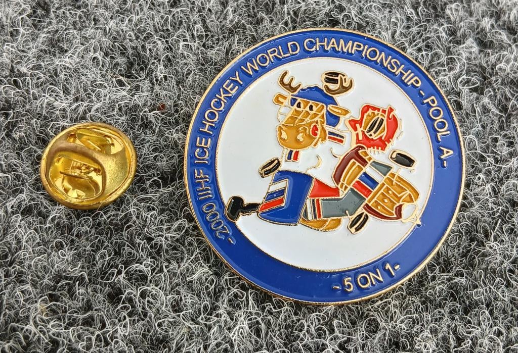 IIHF 2000 Ice Hockey World Championship Pool A 5 0n 1, Ophalen of Verzenden, Gebruikt, Overige typen