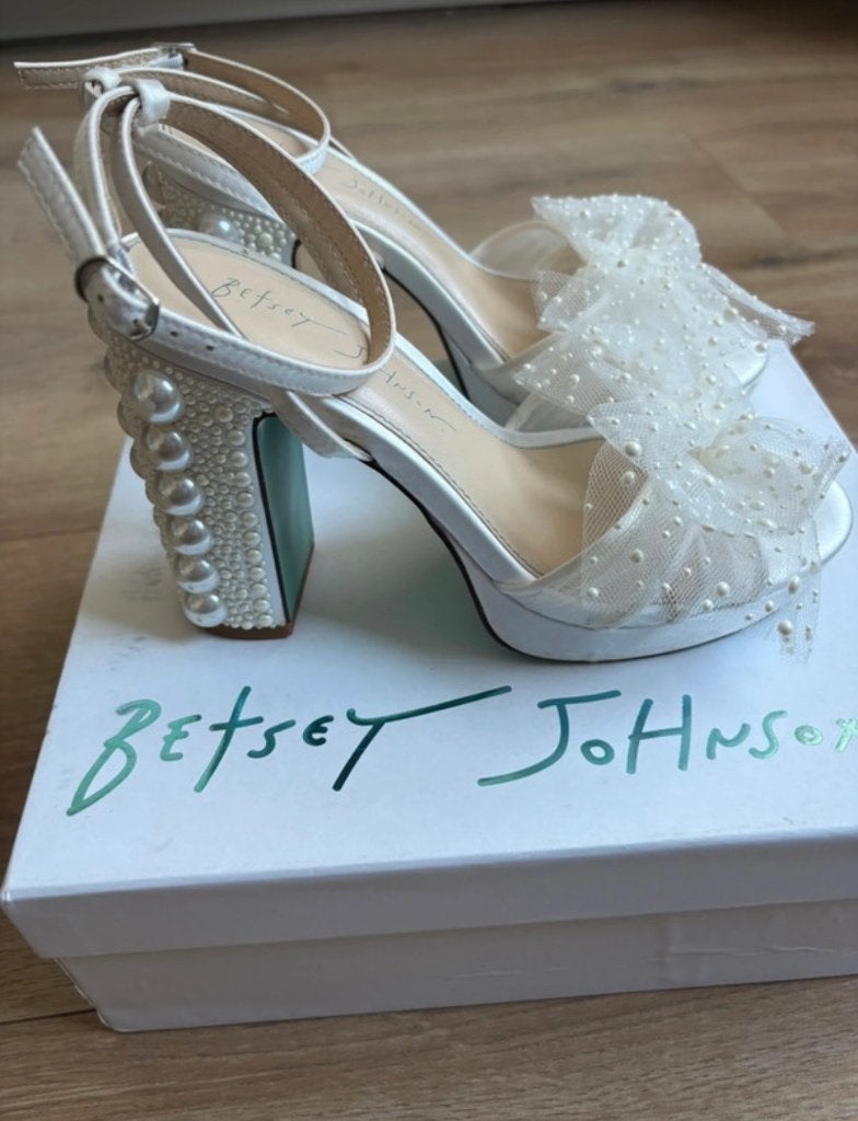 Bruidsschoenen trouwschoenen hakken Blue By Betsy Johnson 37, Wit, Ophalen of Verzenden, Schoenen met hoge hakken, Gedragen