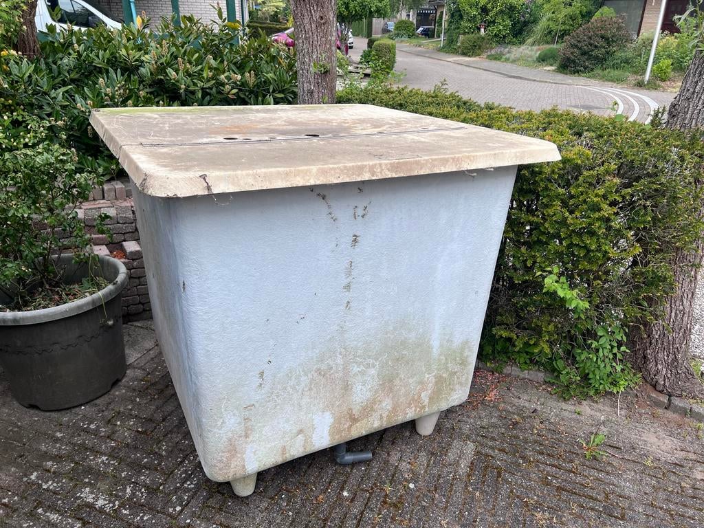quarantaine bak met deksel en afvoer, opgroeibak, vijver, Ophalen, Gebruikt