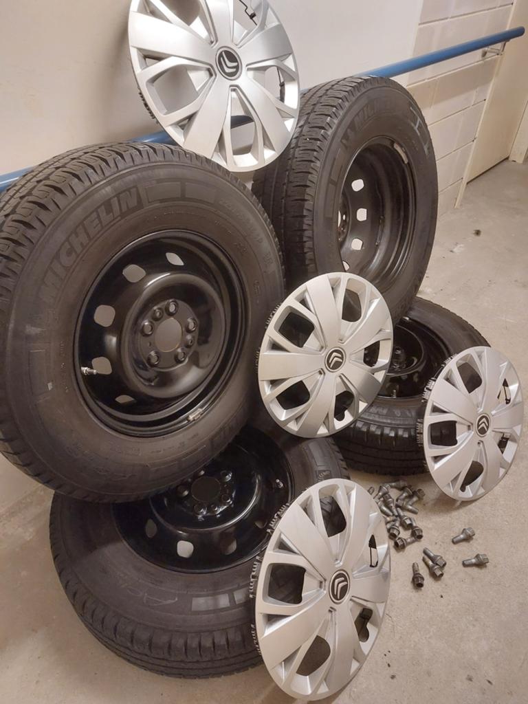 Michelin agilis camping banden 225 75 R16 met velgen, Ophalen