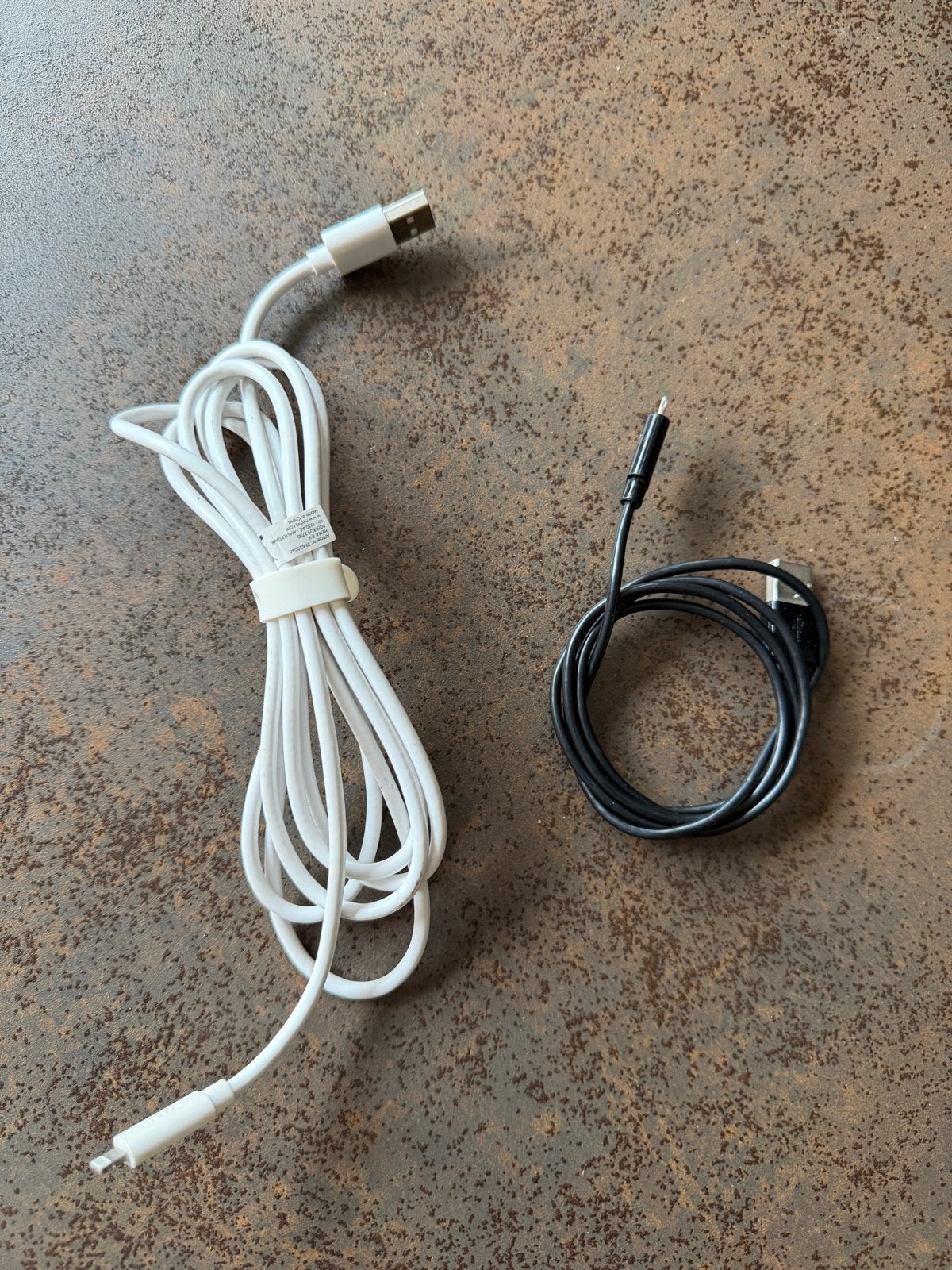 2 Mini USB oplaadsnoeren (waarvan 1 extra lang HEMA), Universeel, Gebruikt, Ophalen of Verzenden, Oplaadkabel