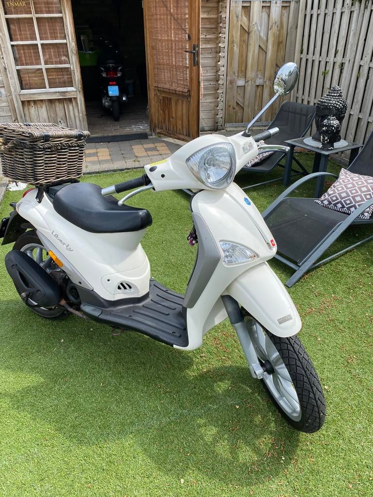 Vespa liberty bromscooter, Fietsen en Brommers, Ophalen of Verzenden, Zo goed als nieuw, Benzine, Vespa