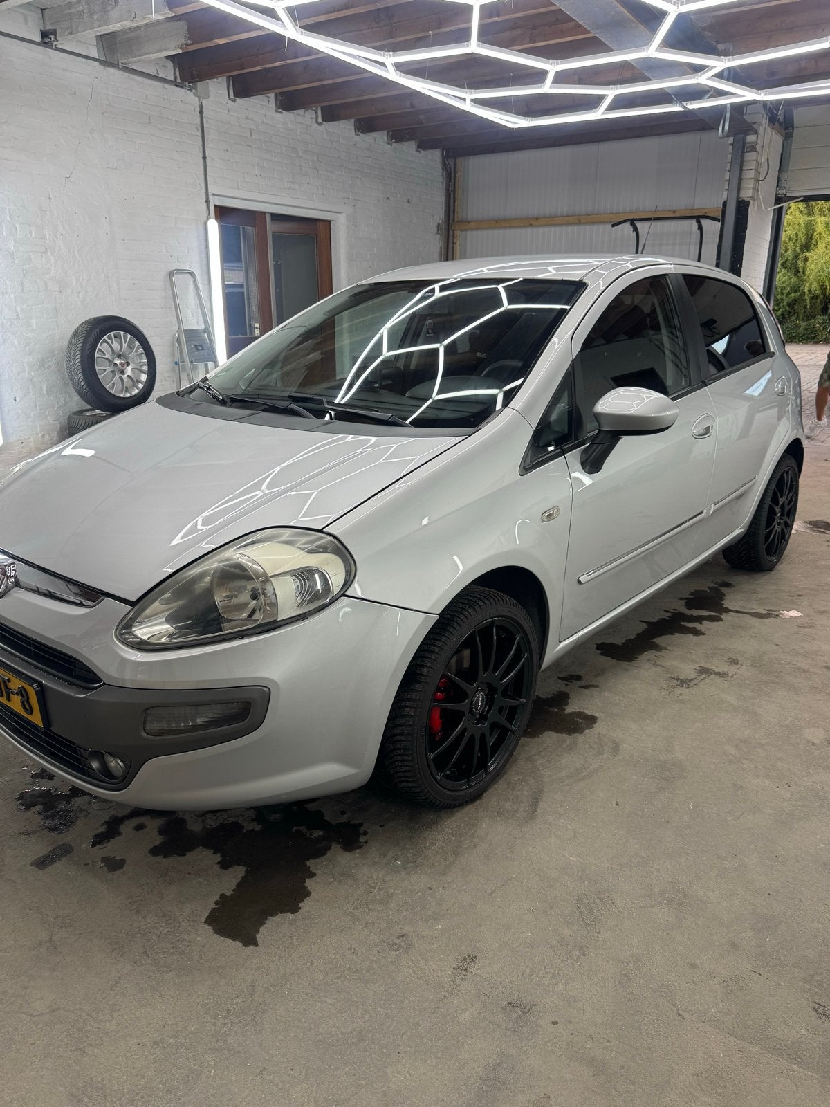 Fiat Punto 1.4 5DR 2011 Grijs, Voorwielaandrijving, 40 €/maand, 4 cilinders, 400 kg