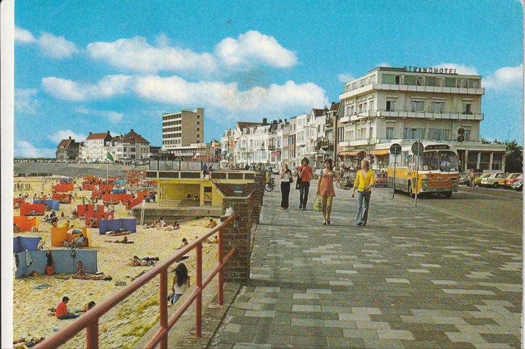 VLISSINGEN BOULEVARD STRANDHOTEL WINDSCHERMEN CN LEYLAND BUS, Ophalen of Verzenden, 1960 tot 1980, Gelopen, Zeeland
