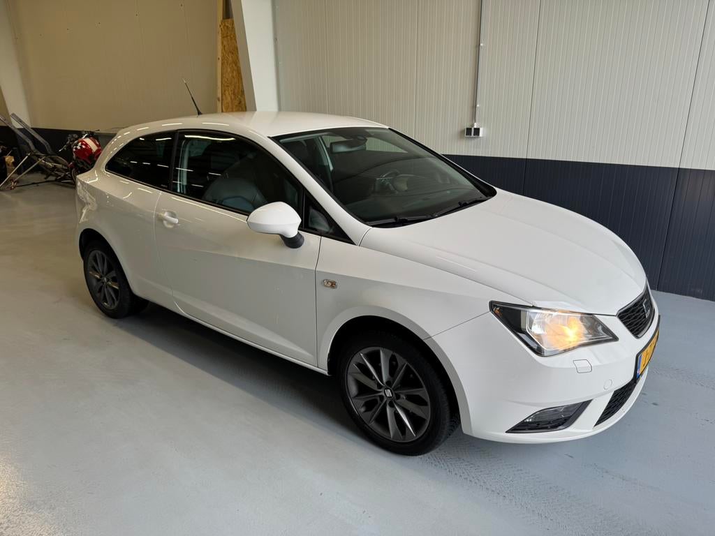 Seat Ibiza 1.2 51KW LEREN BEKLEDING 2015 Wit, Auto's, Seat, Bedrijf, Ibiza, ABS, Airbags, Airconditioning, Bluetooth, Centrale vergrendeling