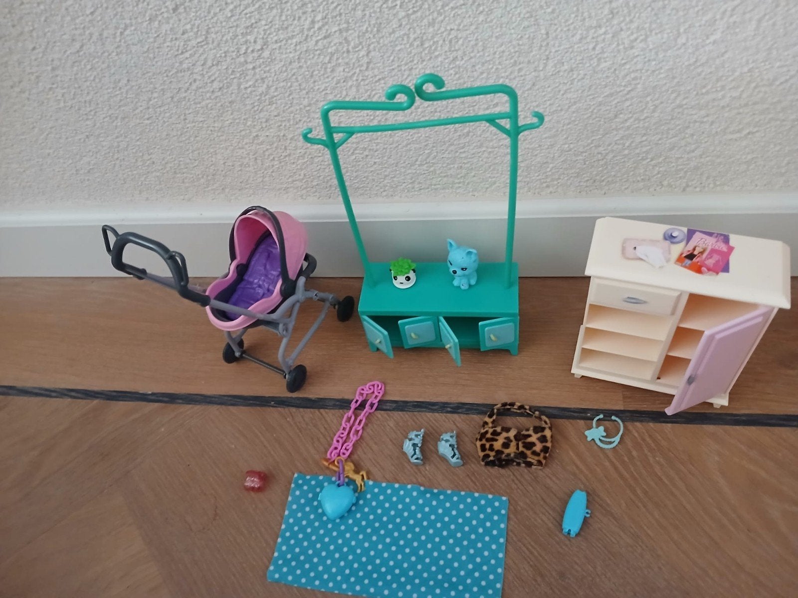 Kledingkast, kastje en buggy van Barbie, Ophalen of Verzenden, Meisje