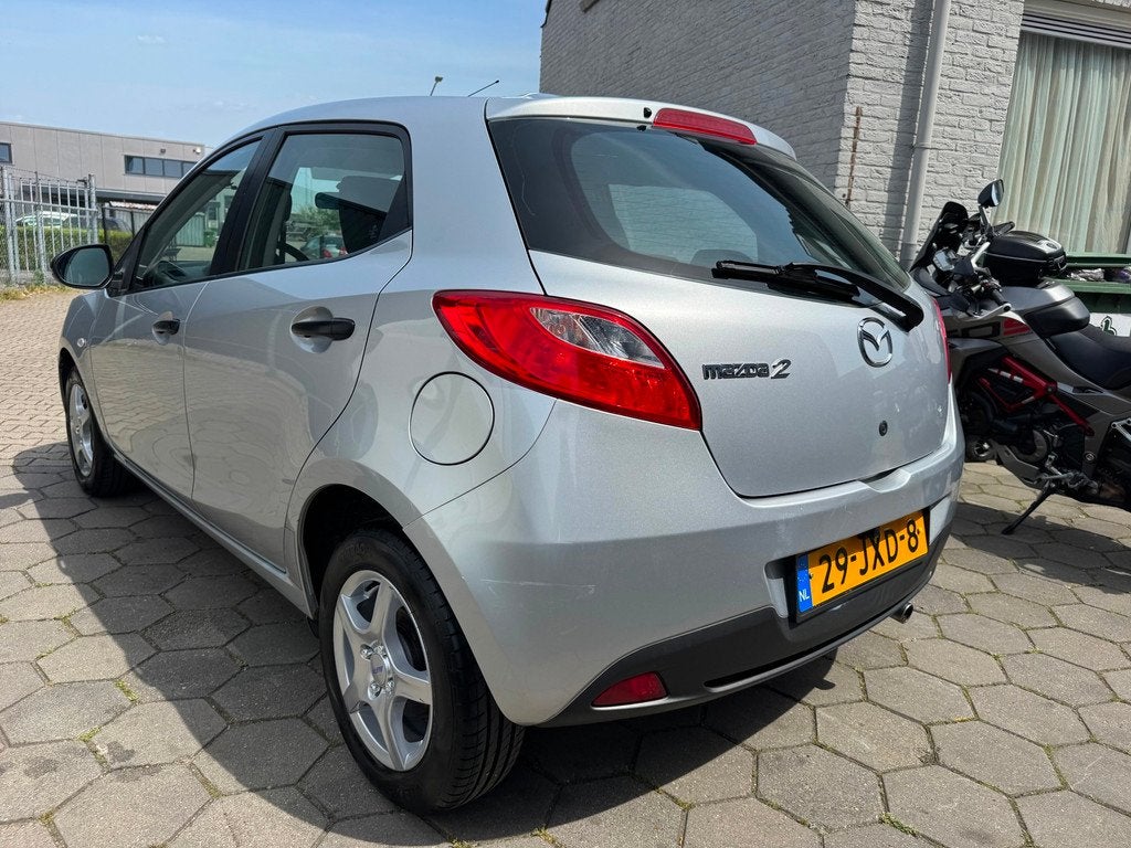 Mazda 2 1.3 S - NW APK - NAVI / CarPlay - Lm Velgen -, Auto's, Mazda, Stof, 4 cilinders, 4 stoelen, Origineel Nederlands
