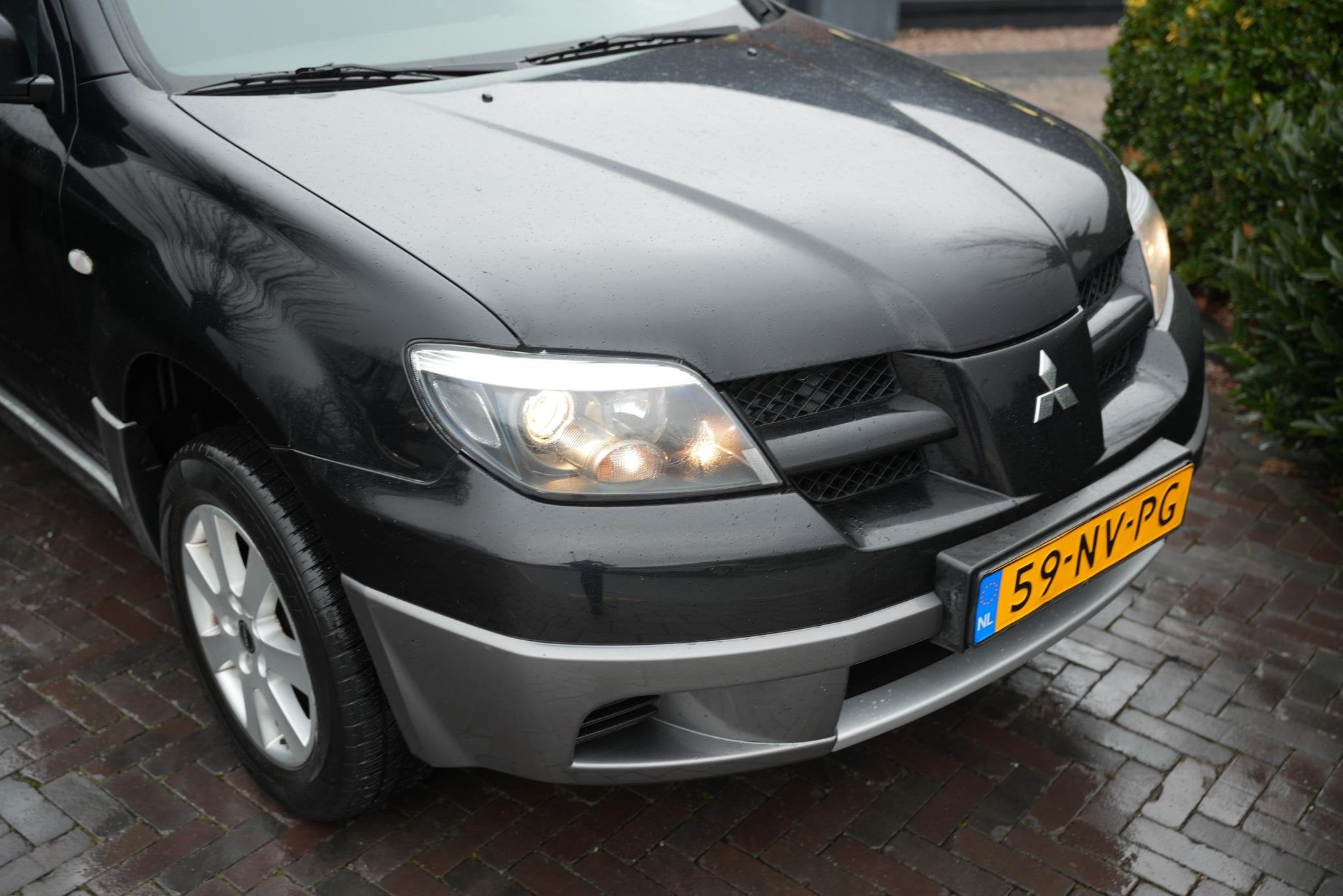 Mitsubishi Outlander 2.0 Comfort Airco Radio/CD Trekhaak, Auto's, Voorwielaandrijving, 4 cilinders, Zwart, Handgeschakeld