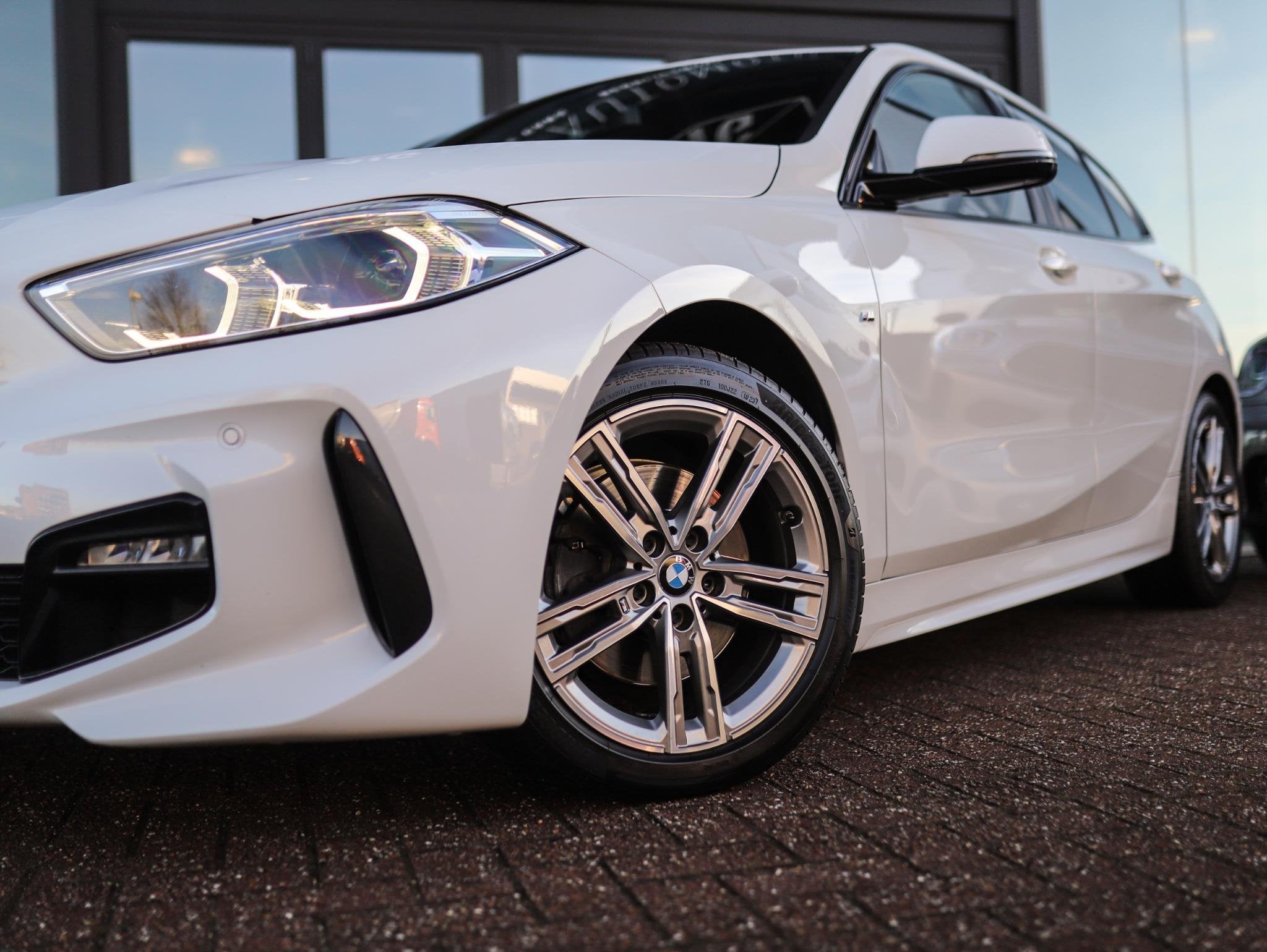BMW 1-serie 118i High Executive | M-Sport | PDC | LED | Crui, Automatische klimaatregeling, Gebruikt, Wit, Leder