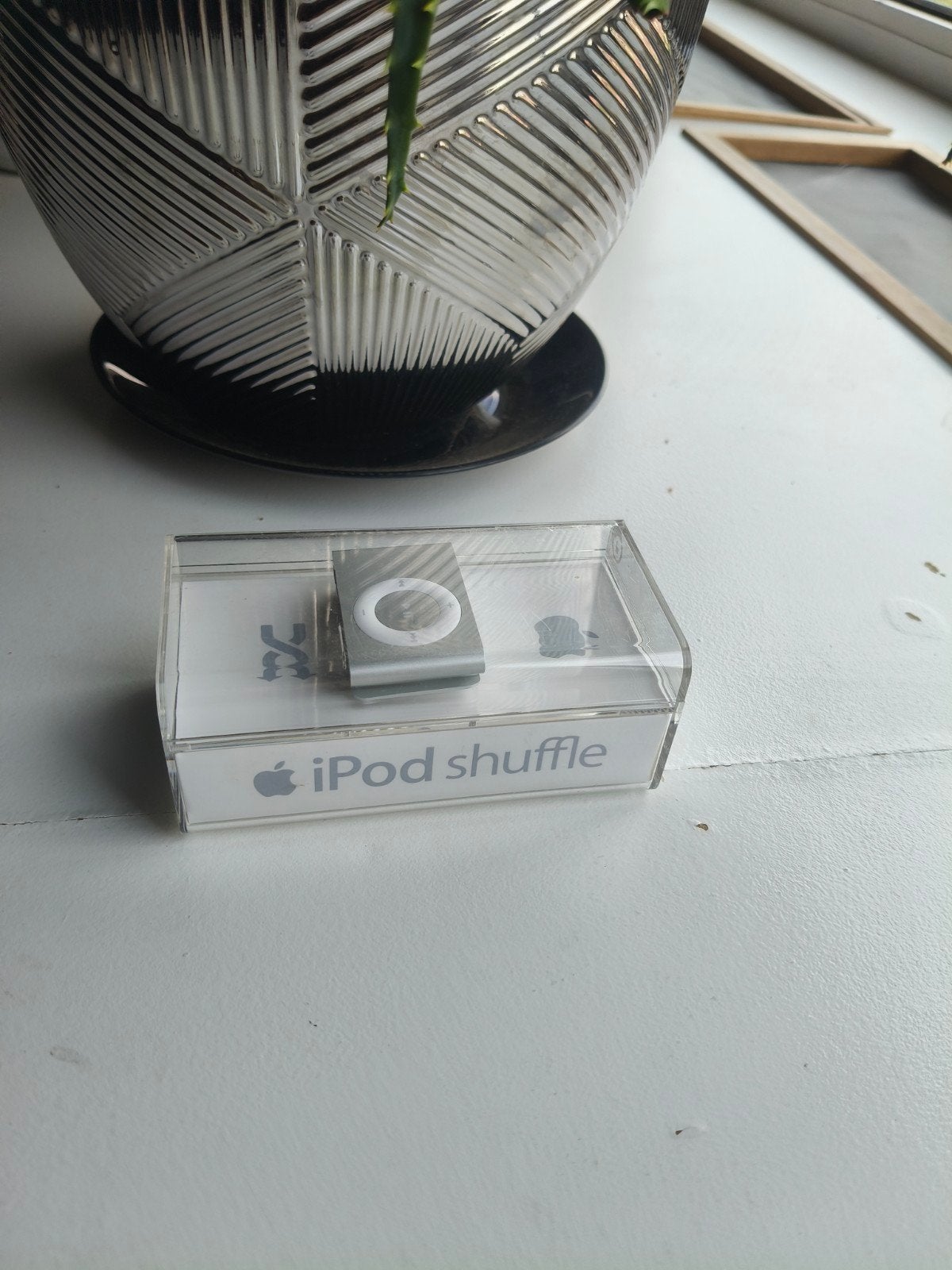 Apple iPod Shuffle 1GB - Zilver (net als Nieuw in doos), Shuffle, Zo goed als nieuw, Zilver, Minder dan 2 GB