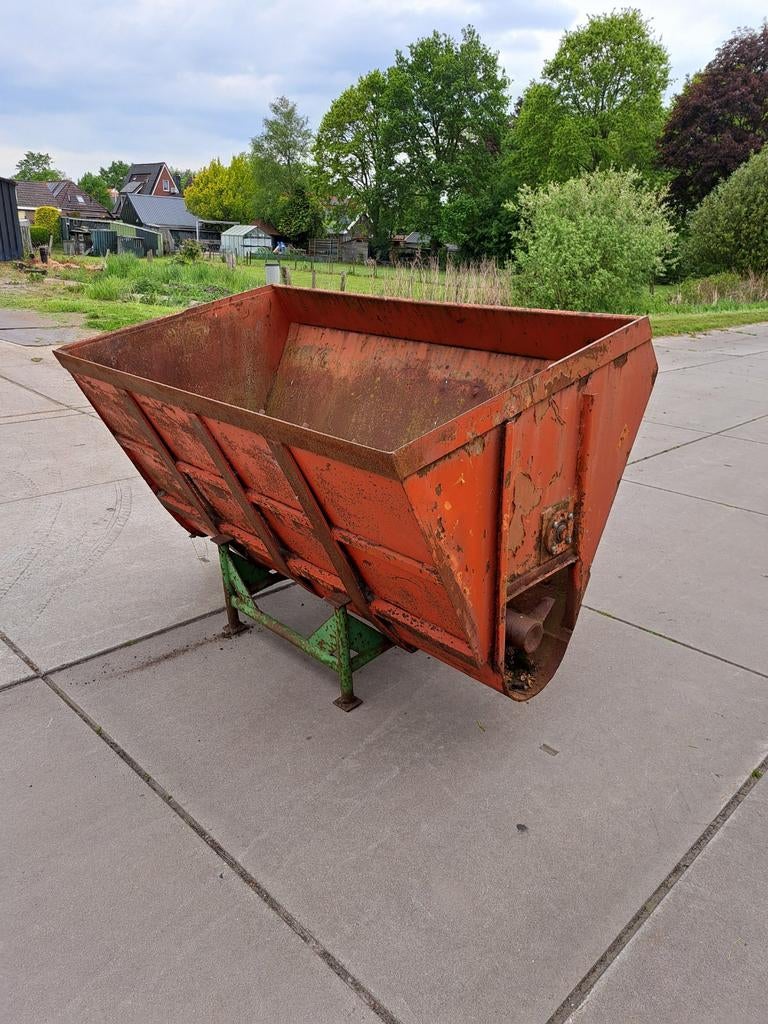 Holaras snipperbak grondbak, Ophalen
