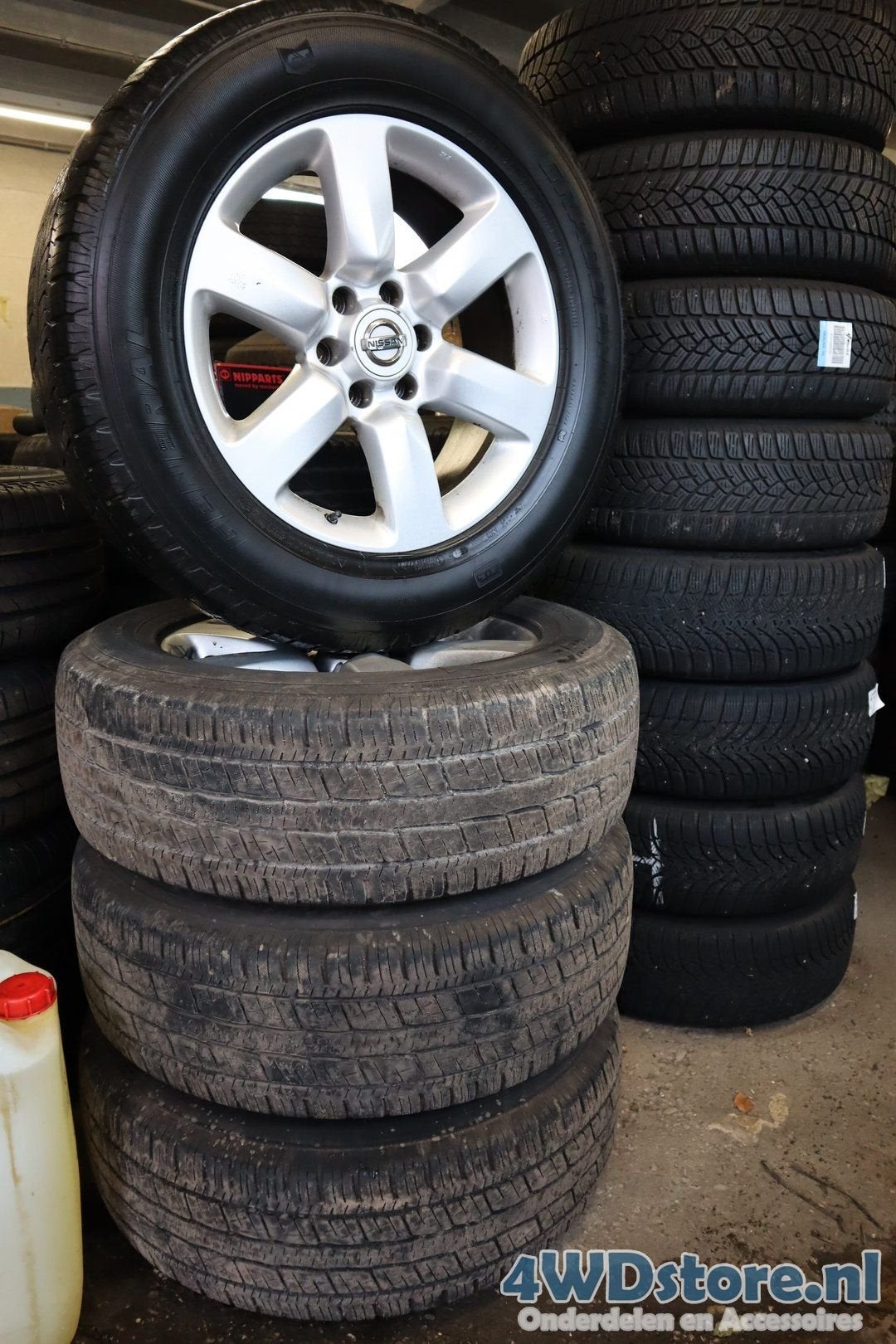 Nissan Titan 20 Inch Velgen met General Grabber banden, Gebruikt, -, 275 mm, -