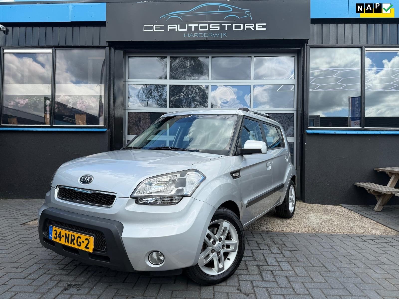 Kia Soul 1.6 X-tra Airco Navi Bluetooth Afneembare Trekhaak, Auto's, Dealer onderhouden, 4 cilinders, 49 €/maand, Origineel Nederlands