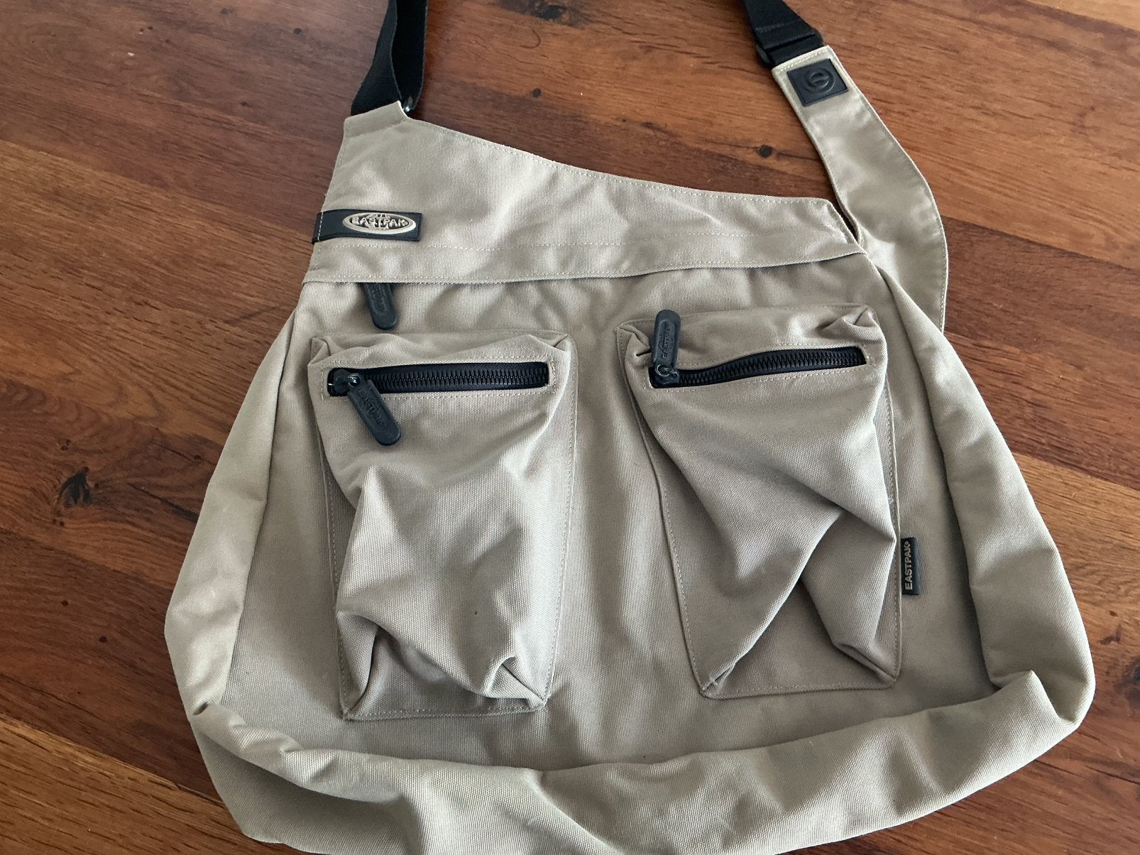 Eastpak crossover schooltas, Sieraden, Tassen en Uiterlijk, Tassen | Schoudertassen, Ophalen of Verzenden, Zo goed als nieuw, Beige