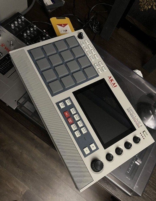 Akai MPC live 2 Retro, Ophalen of Verzenden, Zo goed als nieuw