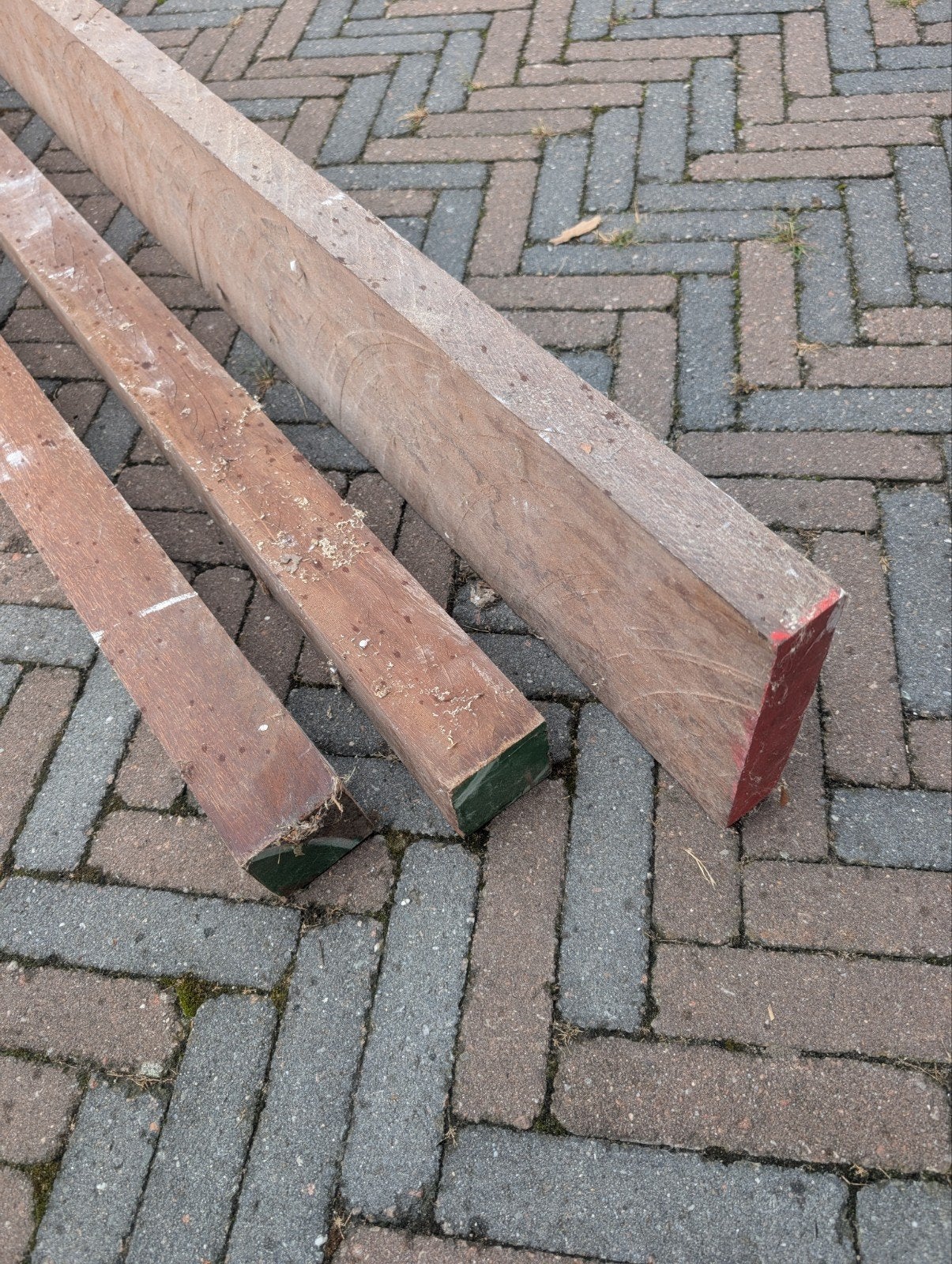 Hardhouten schuttingpalen en beschoeiingsplank, Tuin en Terras, Ophalen, Palen, Nieuw, Hardhout