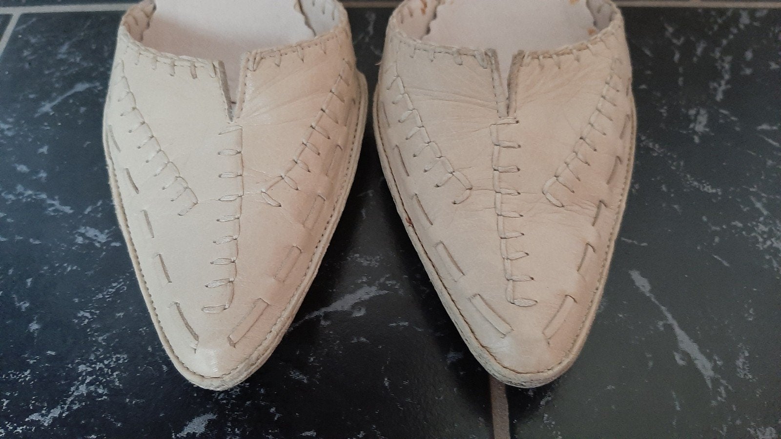 ZGAN OFF WHITE LEREN ORIZONTE PUMPS (TROUW) SCHOENTJES 38, Schoenen met lage hakken, Overige kleuren, Ophalen of Verzenden, Zo goed als nieuw