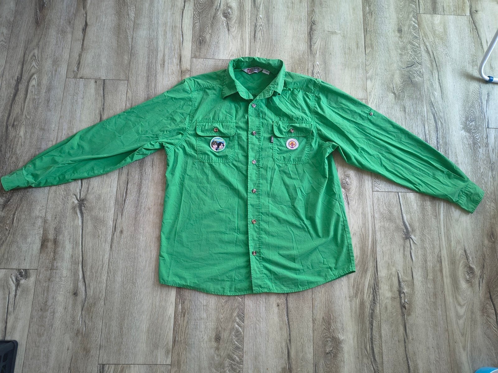 Mooie groene scoutingblouse, Welpen uniform, Scoutfit, 176., Verzamelen, Scouting, Zo goed als nieuw, Kleding, Ophalen of Verzenden