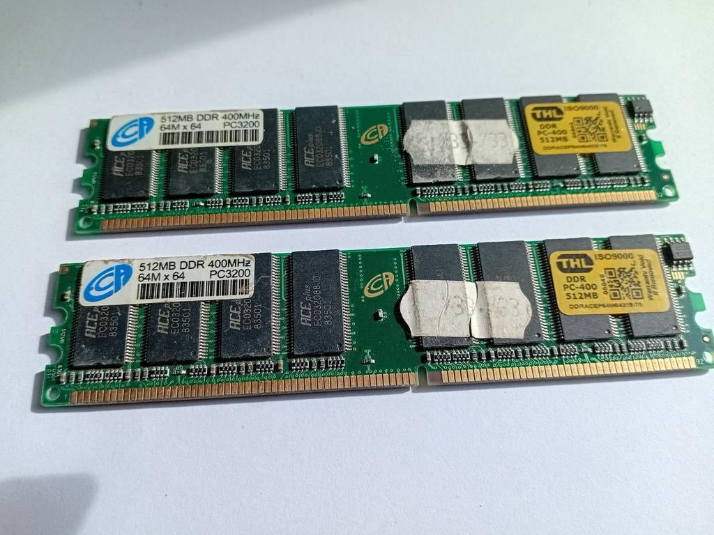 2x 512MB DDR 400MHz PC3200 RAM Geheugenmodules, Computers en Software, RAM geheugen, Gebruikt, Server, Ophalen of Verzenden, DDR