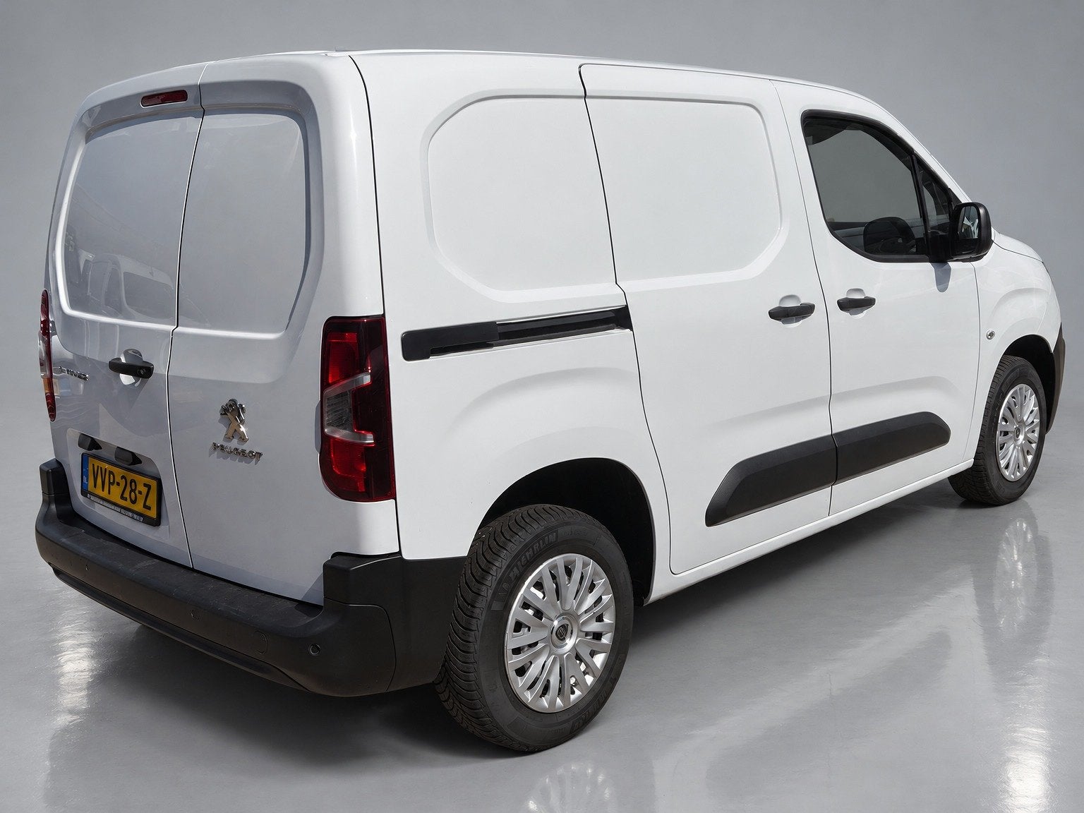 Peugeot Partner 1.5 BlueHDi 100 S&S L1 AIRCO SCHUIFDEUR CRUI, Auto's, Voorwielaandrijving, Dealer onderhouden, Stof, Gebruikt