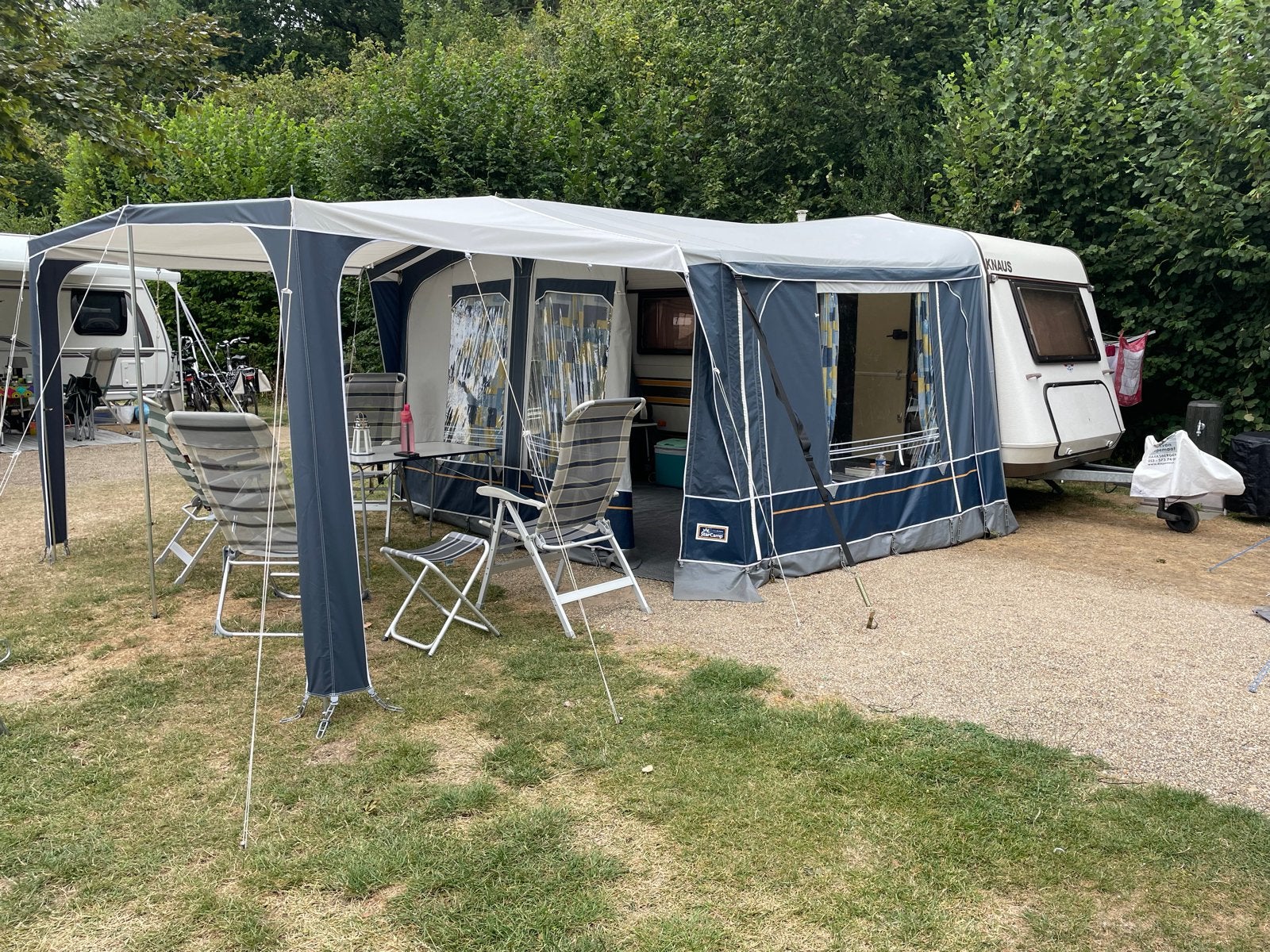 Knaus Azur tourcaravan 1986 - Nette staat., Rondzit, Dwarsbed, Particulier, 4 tot 5 meter