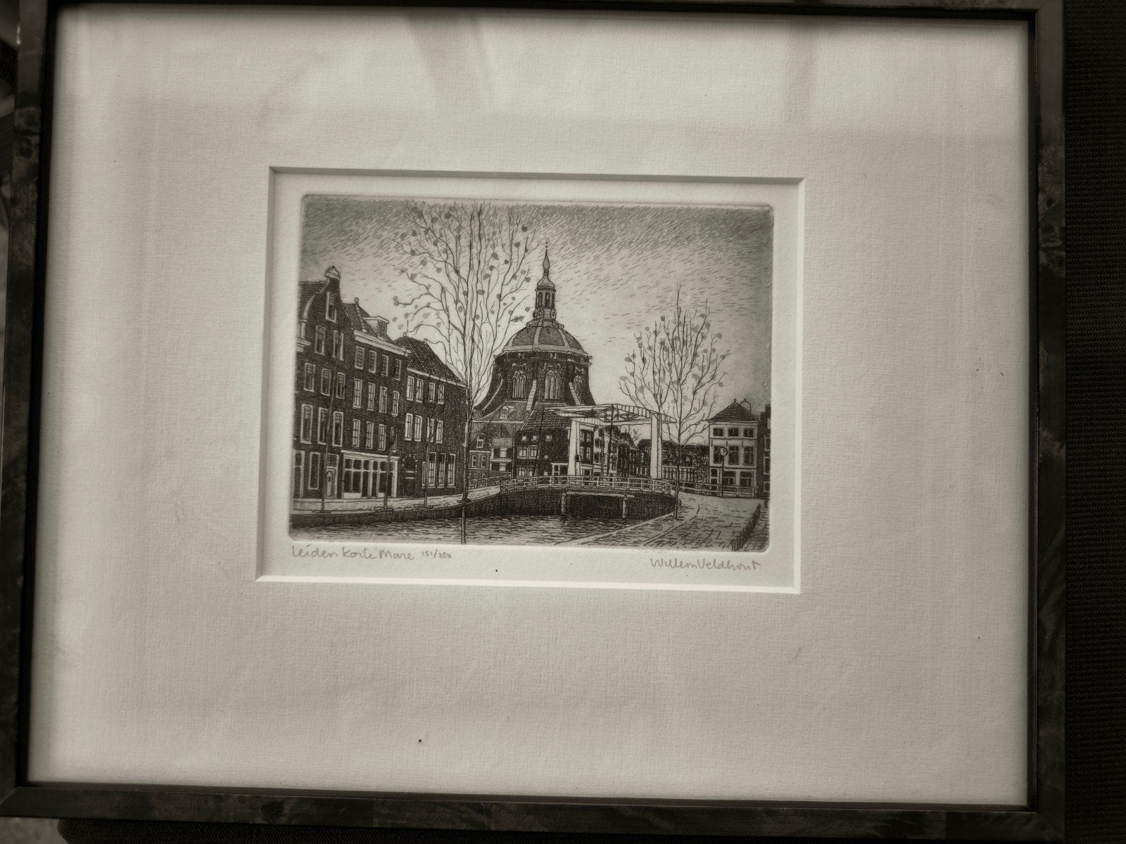 Willem Veldhorst - Leiden Korte Mare & Oude Rijn Ets, Antiek en Kunst, Stadsgezicht, Ophalen of Verzenden, Genummerd, 1950 - 1999