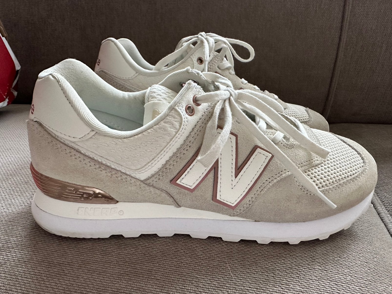 New Balance 574 maat 40,5, Beige, Ophalen of Verzenden, Sneakers of Gympen, Zo goed als nieuw