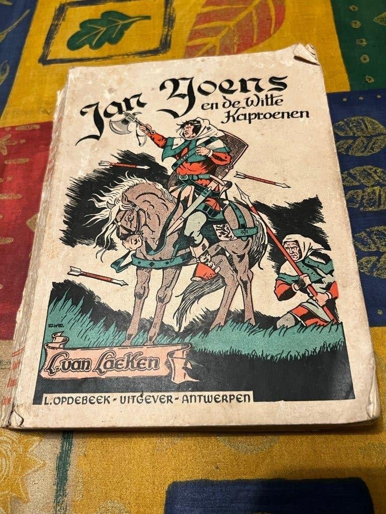 Jan Yoens en de Witte Kaproenen - L. Van Laeken *1943, Gelezen, Ophalen of Verzenden, Fictie, L. Van Laeken
